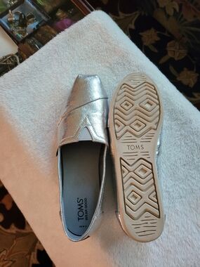 Toms Silver Metallic Slip-On Flats Size 11 (NWOT)